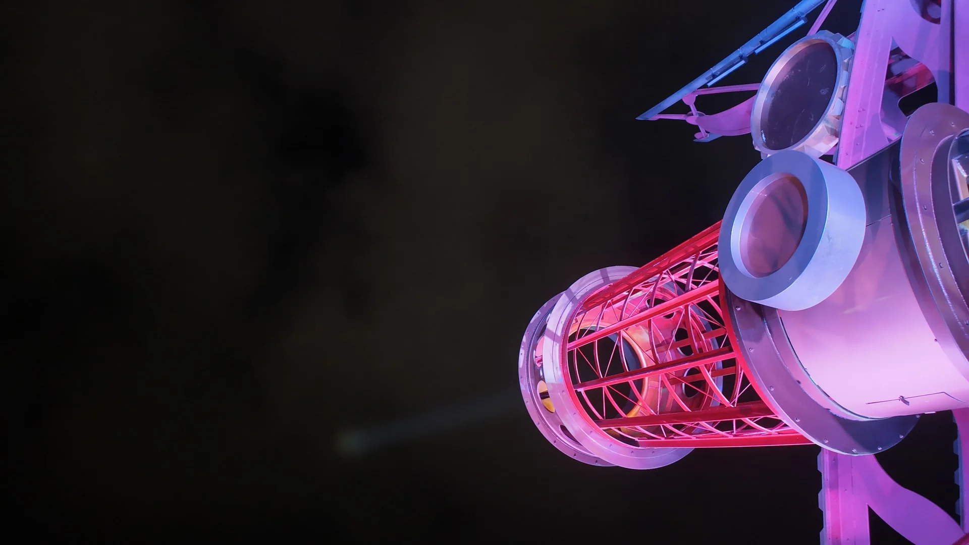 Space Mountain se dote d’un nouvel habillage lumineux
